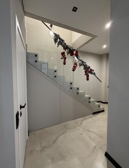 Продаж сучасного таунхауса в котеджному містечку New Village, Сторожни