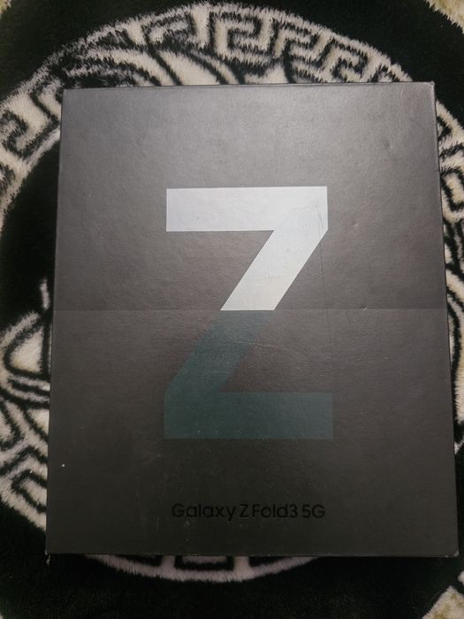 Продам Samsung galaxy z fold 3 5G официал на 2 sim+ Esim