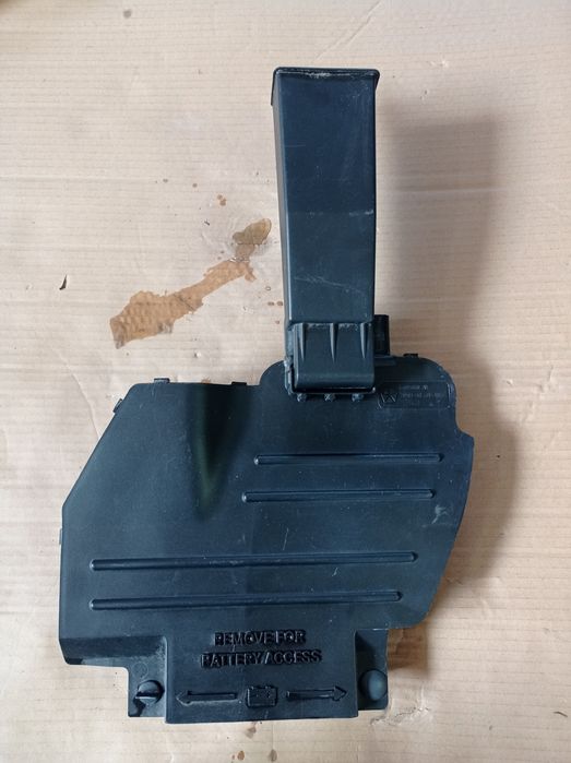 Кришка акумолятора повітрозабірник Dodge caliber 06/11 04891630AD