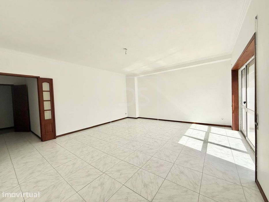 T3 com 154m² | 3 Varandas | Garagem Fechada | A 2 Passos do Metro e do
