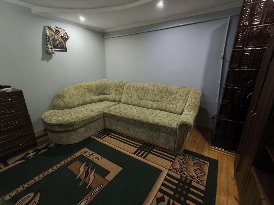 Кутовий розкладний диван з нішею для білизни».