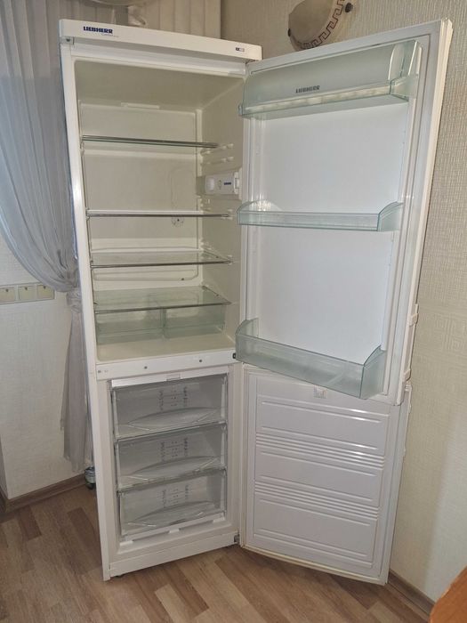 Холодильник LIEBHERR