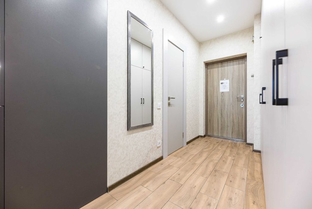 Подобова оренда студії, біля метро, Бажана 17Б. Є укриття.