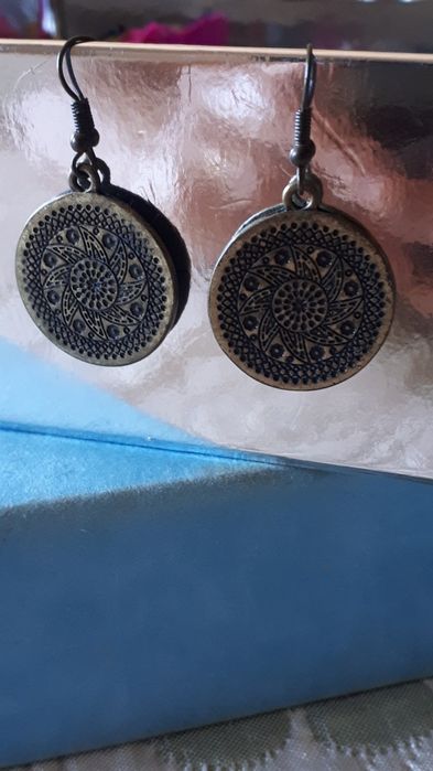 Brincos em bom estado. 1€