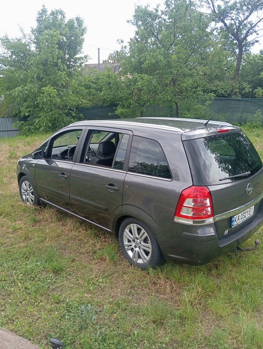 Авто Opel Zafiea b