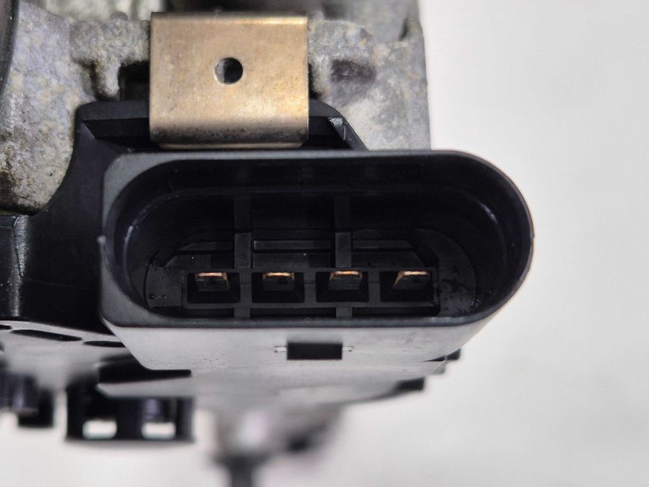 audi a3 8p mechanizm silniczek wycieraczek przód przedni