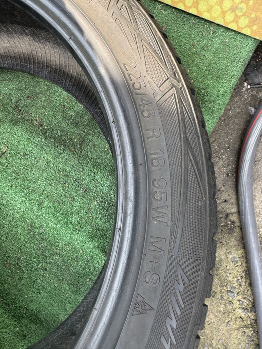 Шини Vredenstein 225/45r18 пара склад б/у зима