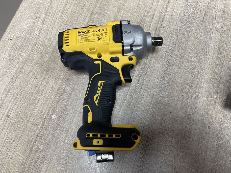 Dewalt DCF892 / безщітковий гайковерт Девольт 1/2» 1084Нм