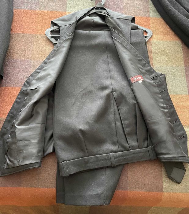 Traje académico para estudante universitário