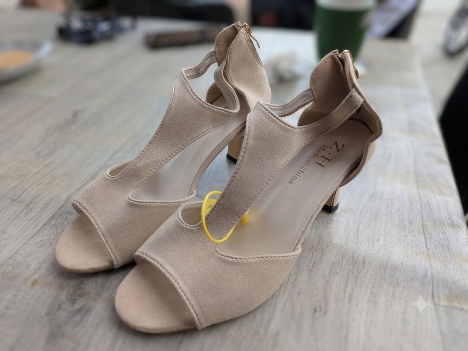 Buty na obcasie rozmiar 41 - beżowe