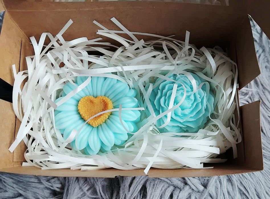 Piekny zestaw prezentowy, kwiaty na prezent, mydła zapachowe gif box flower box