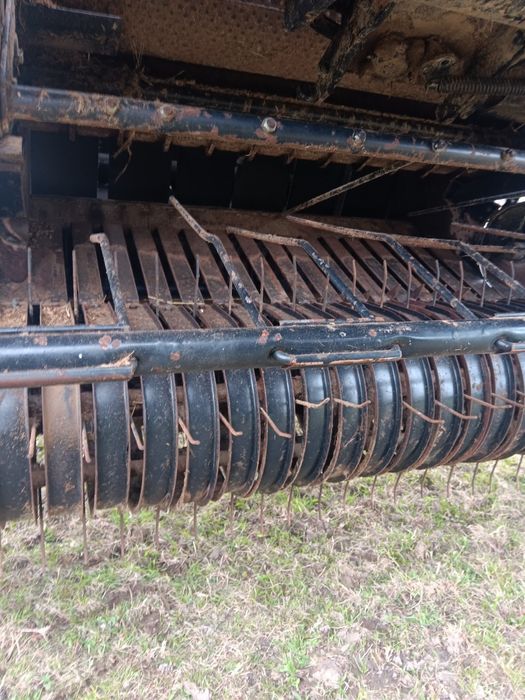 Prasa  new holland 740br