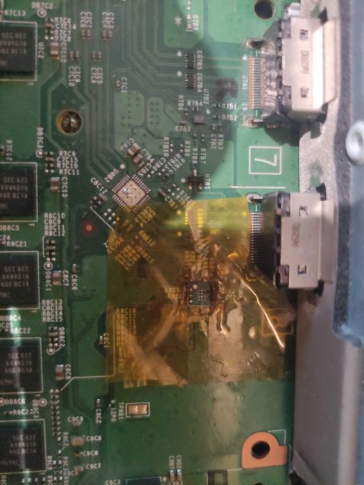 Xbox One S - uszkodzony z przeznaczeniem na części
