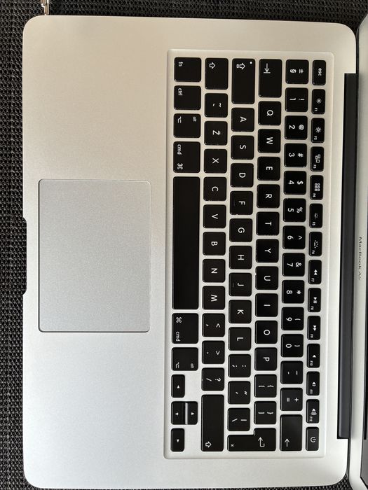 MacBook Air 2017 13 cali 8 GB i5 128 GB uzywany