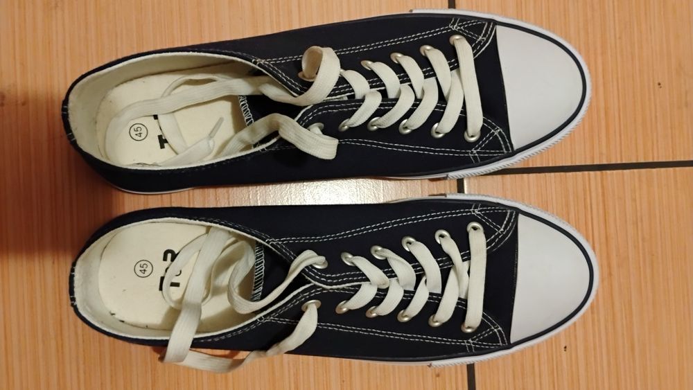 Trampki czarne rozmiar 45