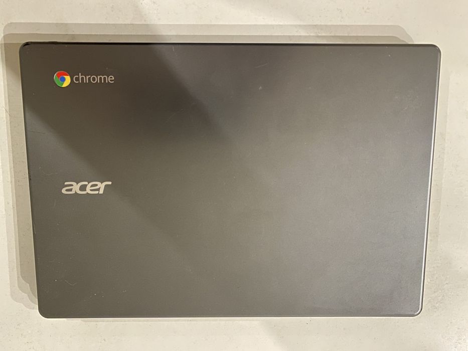 Acer c720. 11,6”, Celeron, 4/256, батарея 5 годин.