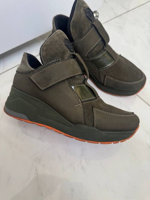 Женские кросовки р37 утепленные