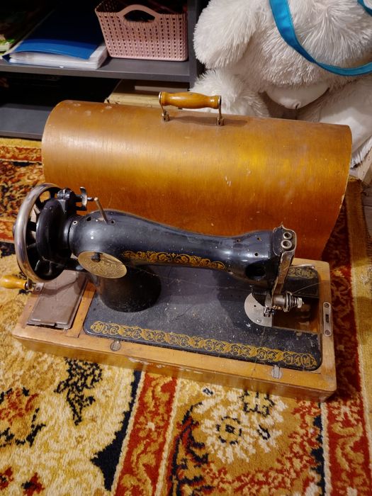 Продам швейную машинку