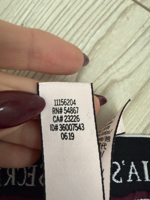 Majtki Victoria’s Secret stringi guma logo bordowe nowe bez metki