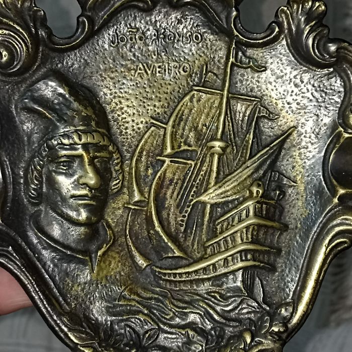 Cinzeiro em Metal Grosso Navegador João Afonso Aveiro