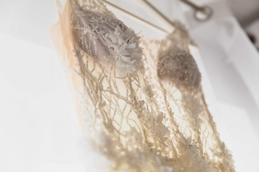 Suknia ślubna z naszyciami 3d odkryte plecy Slubne Atelier Lublin, XS