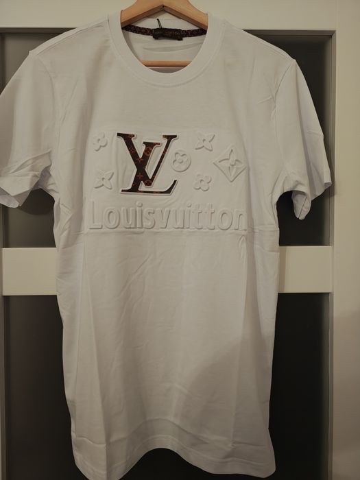 Fantastyczny t-shirt Lv