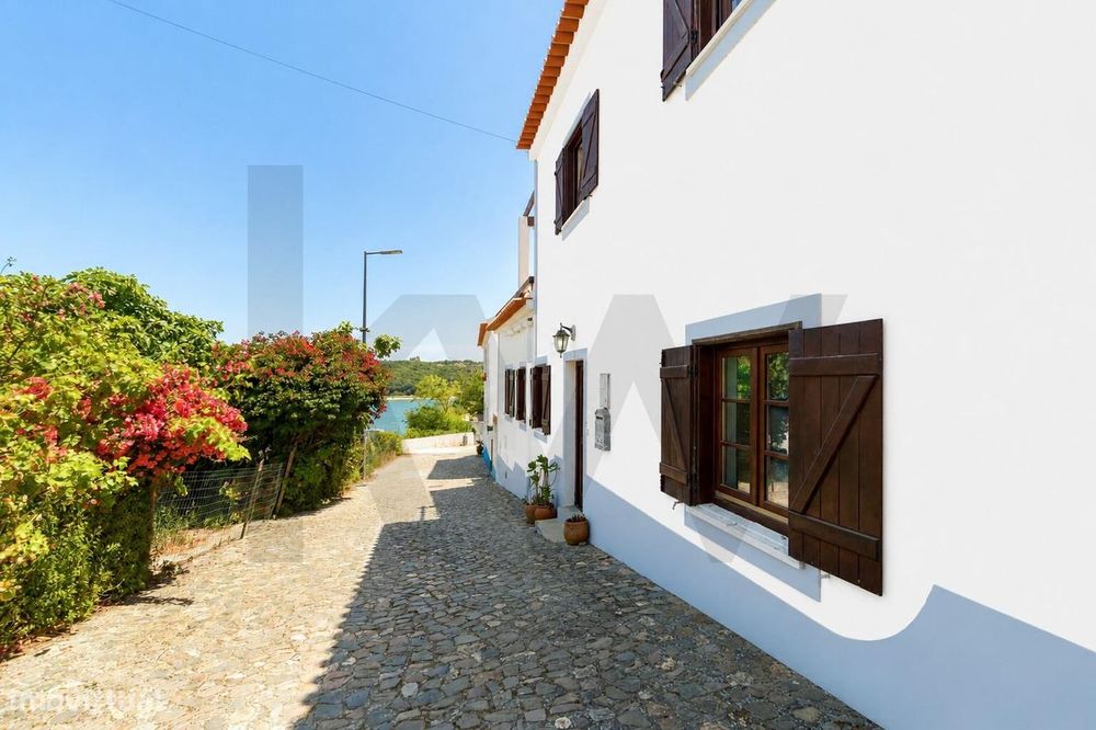 Casa Com 3 Quartos E Terraço No Centro De Vila Nova De Milfontes