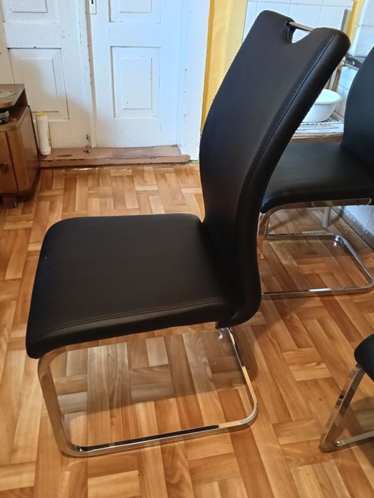 Krzesła czarne do jadalni