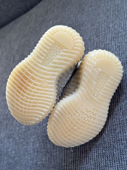 Кросівки дитячі Yeezy 350 розмір 21(13,5)