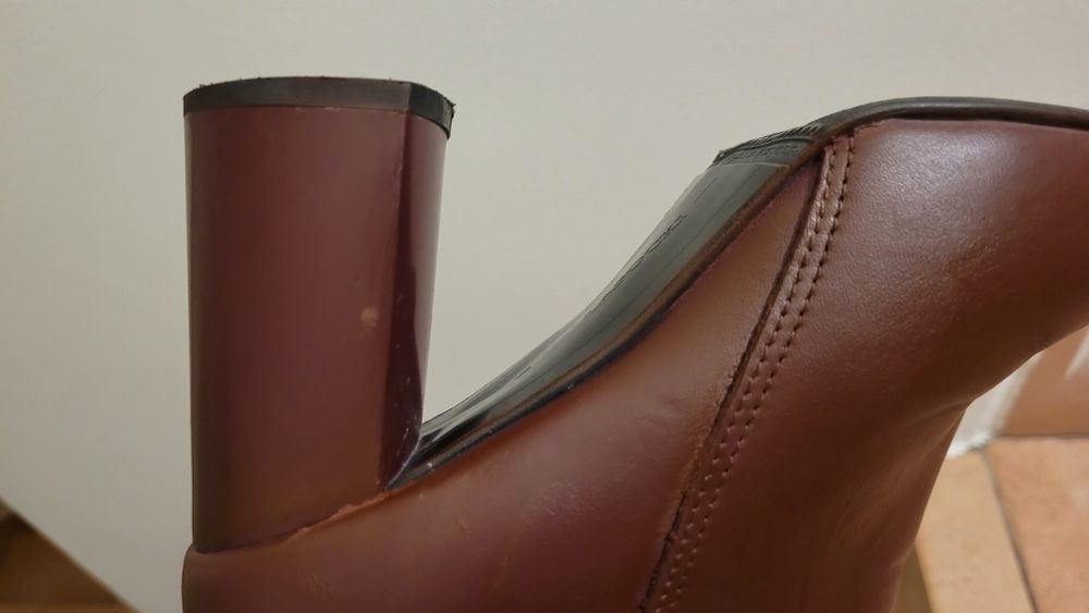 Burgundowe botki Lasocki