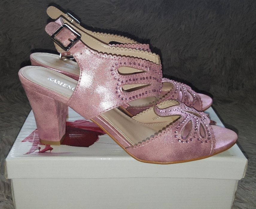 Новые,нарядные,красивые босоножки