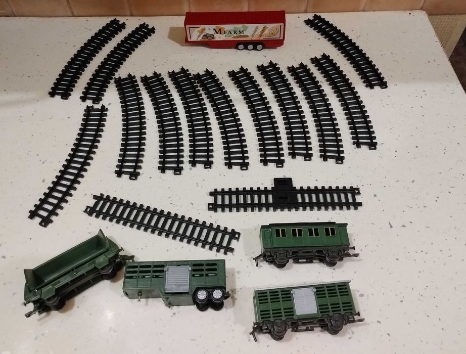 Потяг рельси поїзд іграшка хлопцю вагони железная дорога транспорт