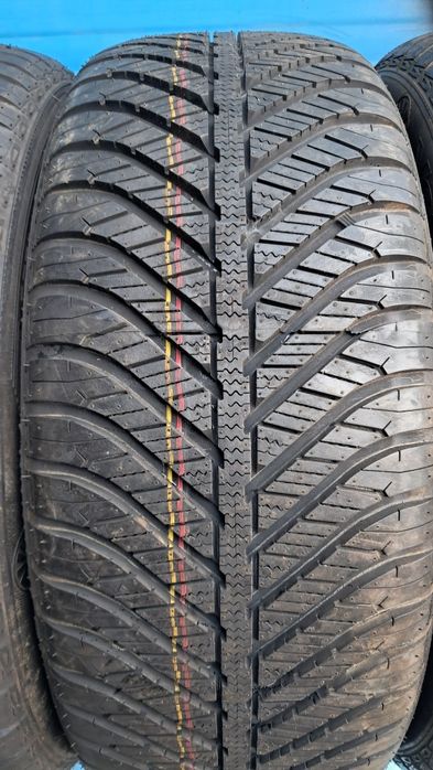 225/50R17 94V Goodyear vector4 seasons