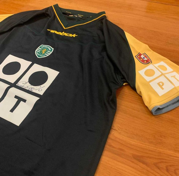 Camisola assinada por Cristiano Ronaldo aos 17 anos 2002/2003