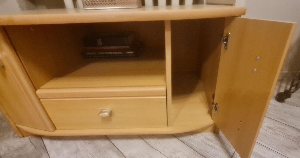Szafka- regał pod telewizor
