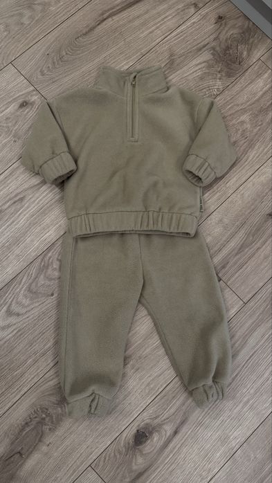 Детский костюм на флисе размер 12-18 месяцев состояние хорошее