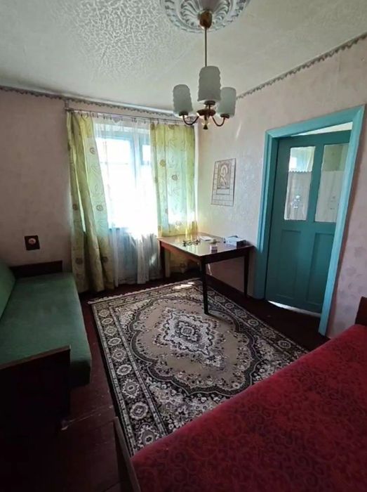 Продам пів будинку квартирного типу.