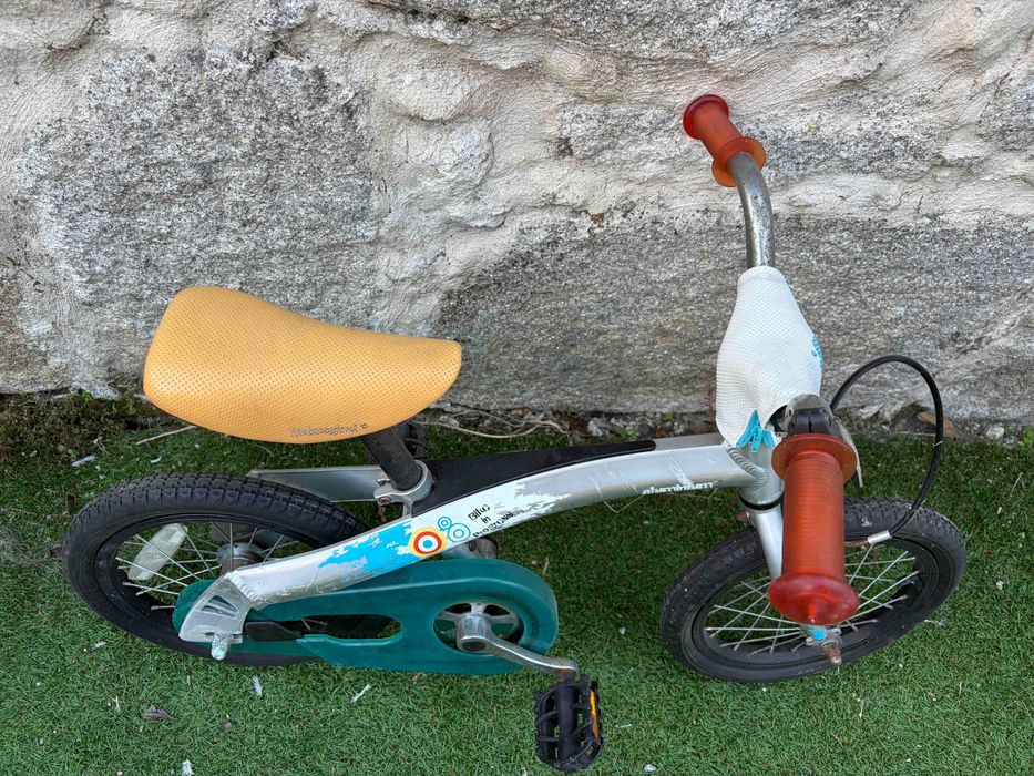 Bicicleta evolutiva de criança (dá para remover pedais)