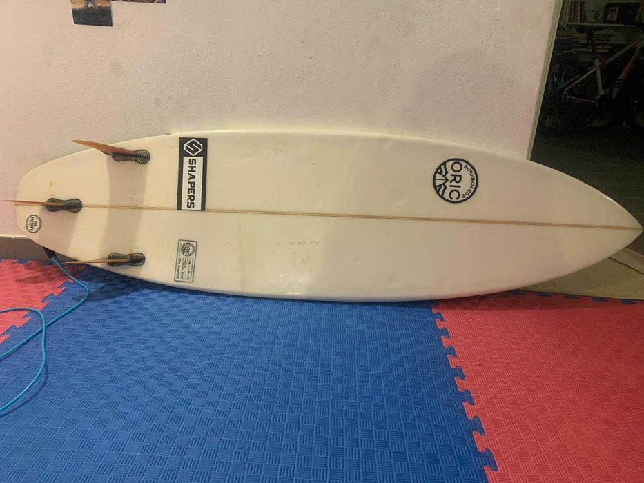 Prancha de Surf 6'0 Shapers com quilhas e capa
