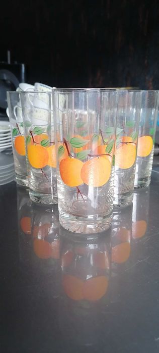 Stare szklanki z pomarańczami PRL