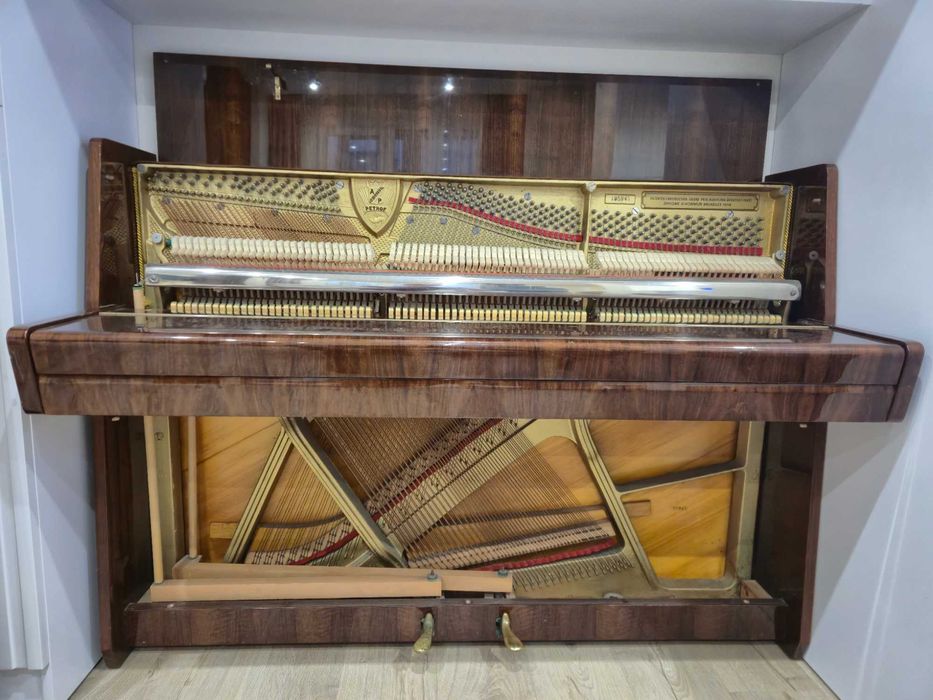 Продам піаніно, фортепиано Petrof