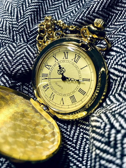 Elegancki zegarek kolor złoty kieszonkowy w stylu vintage