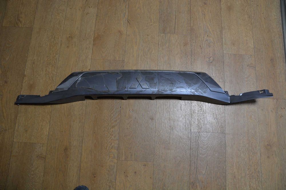 Планка крышки багажника Mitsubishi outlander 2020