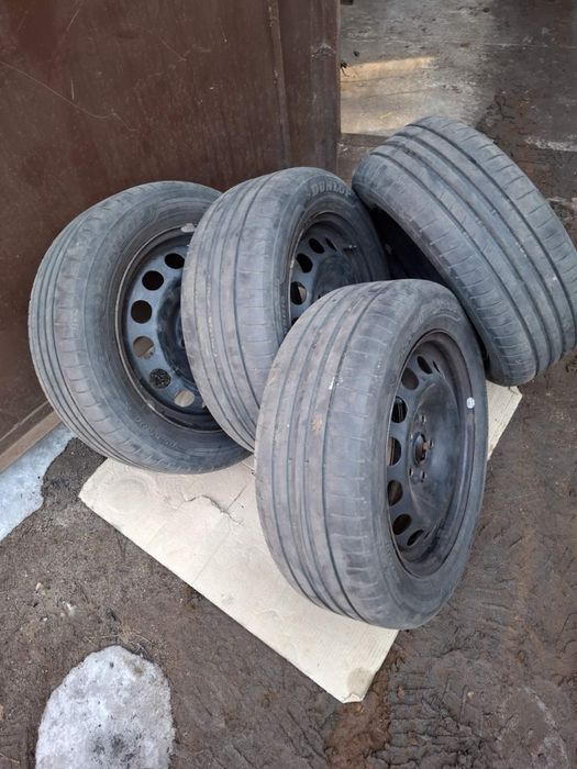 Продам комплект диска 5*112 р16 резина dunlop та колпаки 205*55 р16