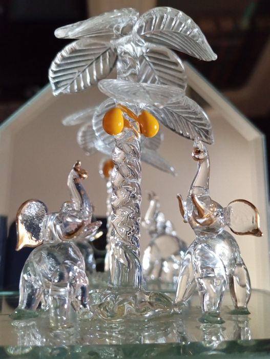 Хрустальная статуэтка, дерево с двумя слонами