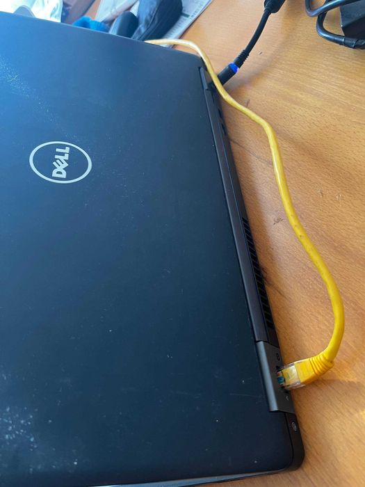 laptop DELL  Latitude5580 i7-8750H nvidia p600 4GB DDR4 8GB