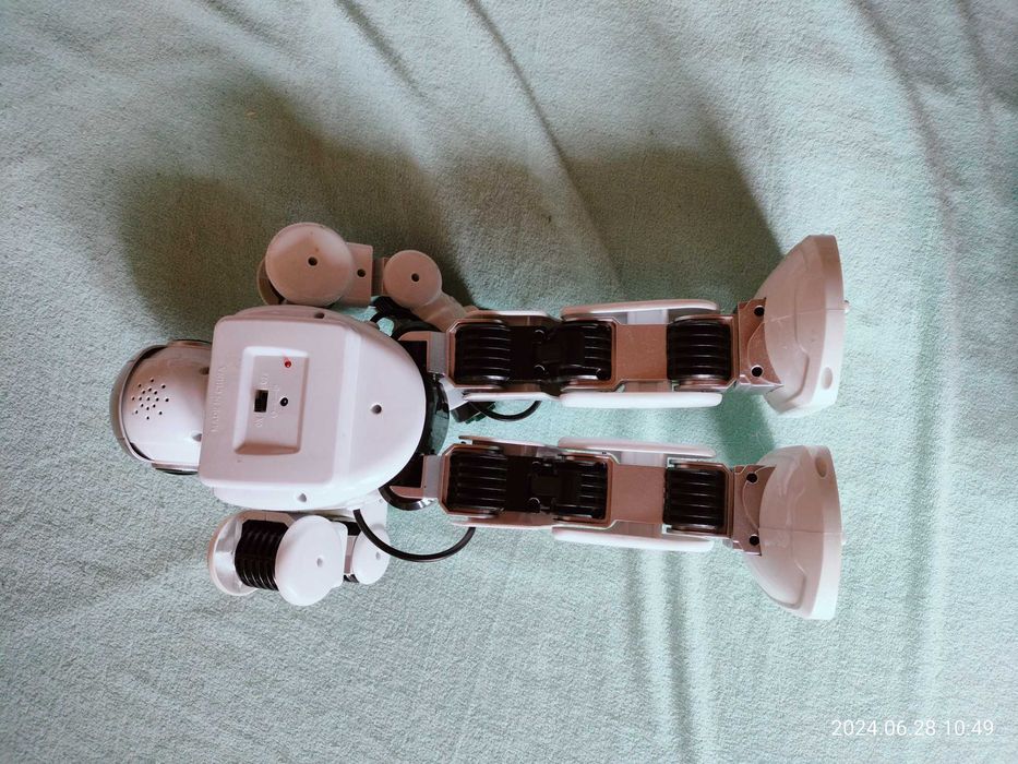 Interaktywny robot Fobos na pilota