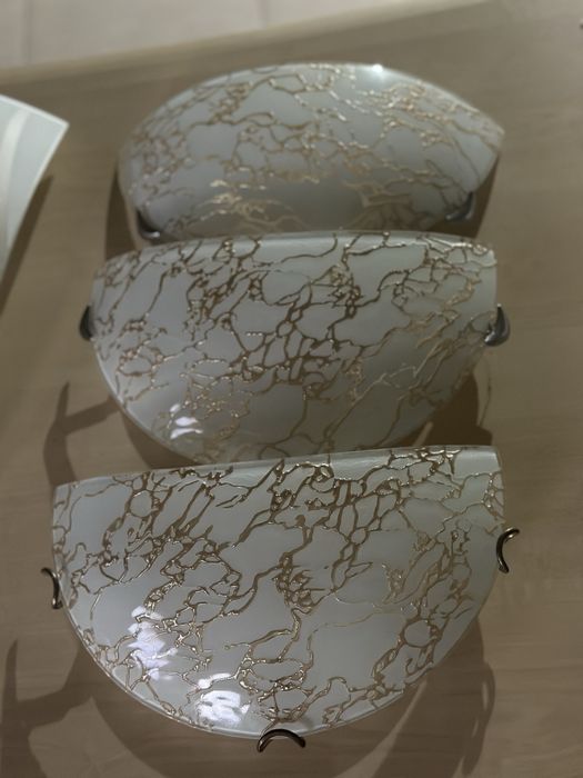 Люстры в стиле хайтек, из матового стекла , в идеальном состояние .