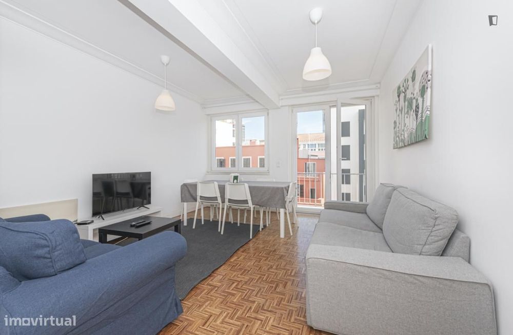 Quarto - localizado em Campolide Lisbon