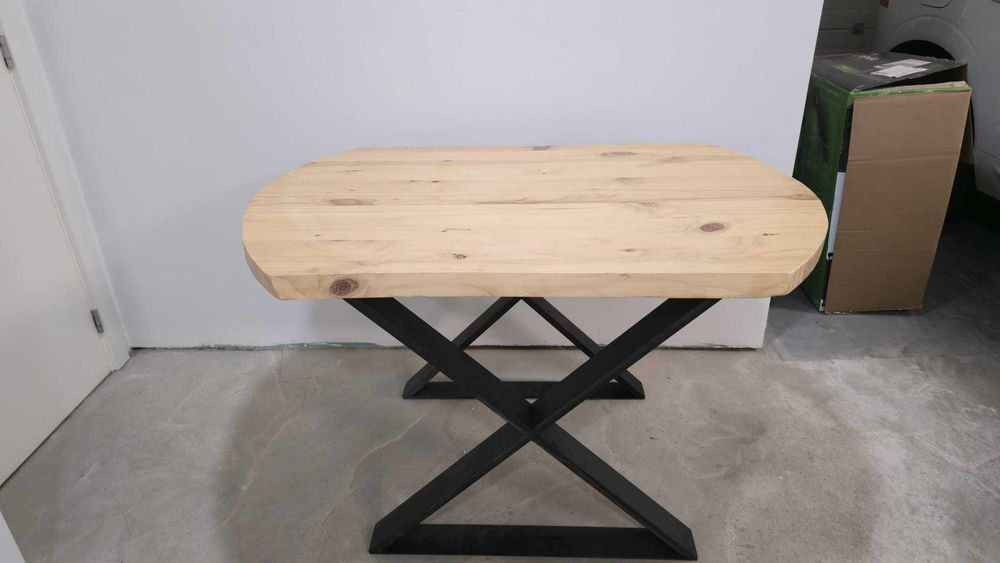 Mesa em madeira de pinho maciço com dois tampos